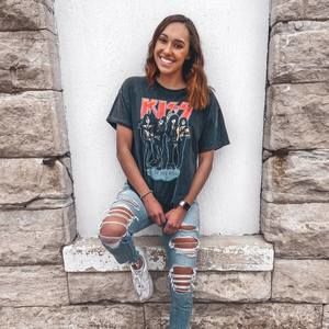 Meet your Posher, Caitlyne